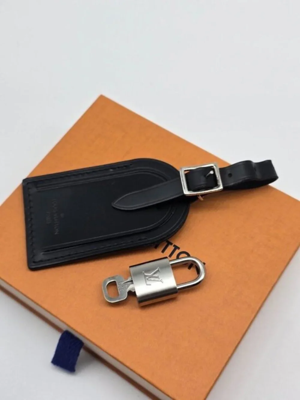 Authentic Louis Vuitton Black Luggage Tag Silver LV Padlock Key & Box